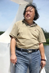 卢东